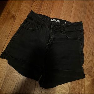 black billabong shorts